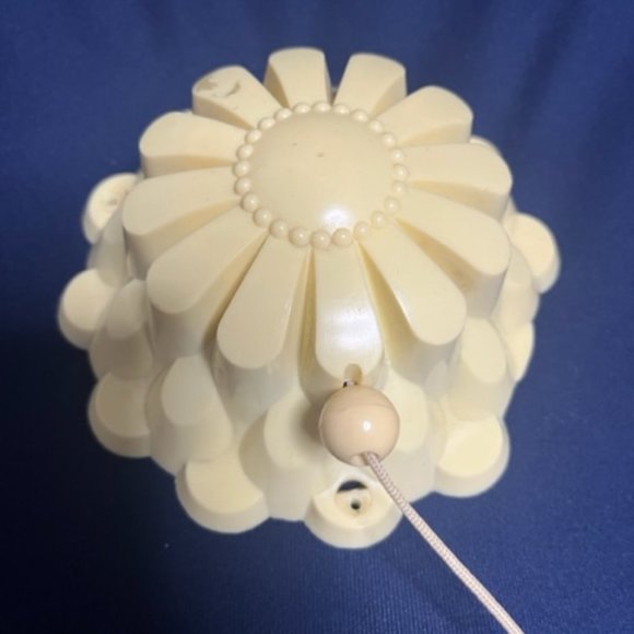 VTG Lidco Floral Wall Mount Music Box w/Pull Cord -Plays Christmas Music- Works - Picture 2 of 5